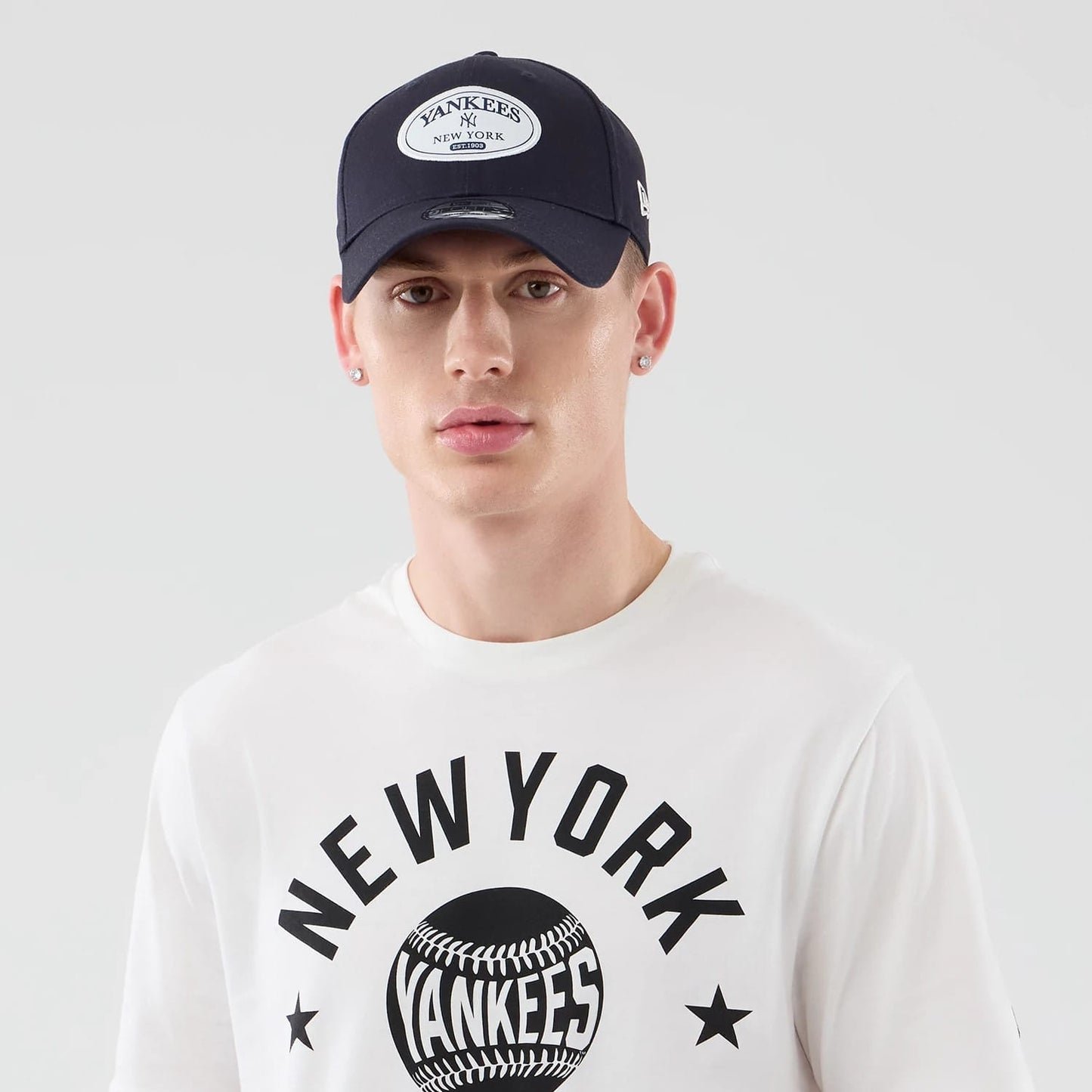 The model is wearing this MLB Graphic New York Yankees T-Shirt in white. 6