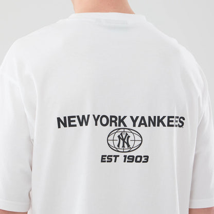 The model is wearing this MLB Logo Graphic New York Yankees Oversized T-Shirt in white. 7