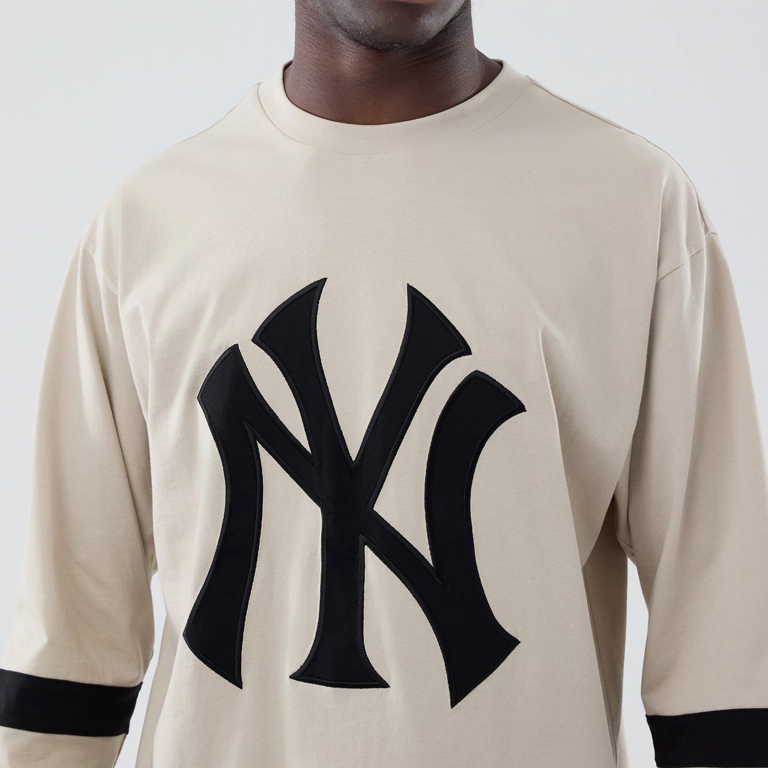 The model is wearing this MLB New York Yankees Oversized Long Sleeve T-Shirt in light beige. 4