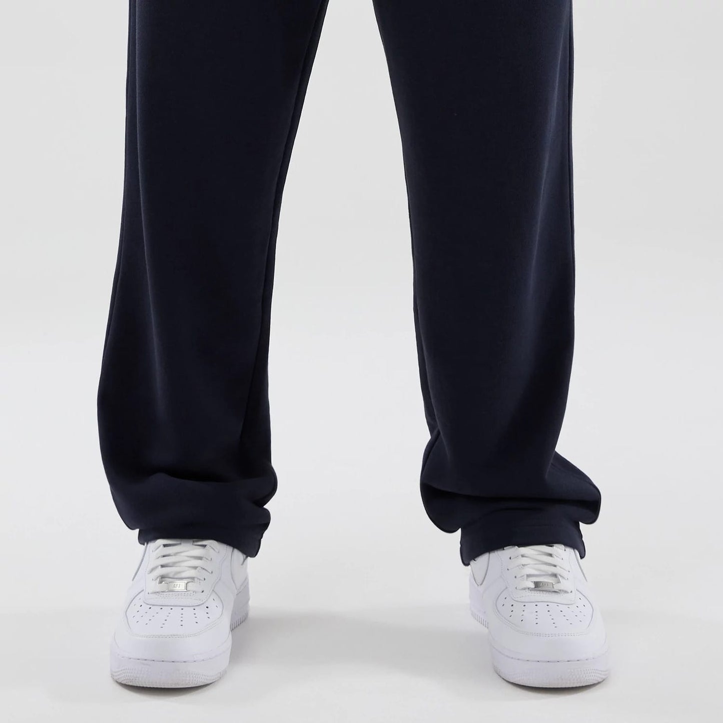 The model is wearing these NBA Core Plus LA Lakers Straight Leg Joggers in navy. 6