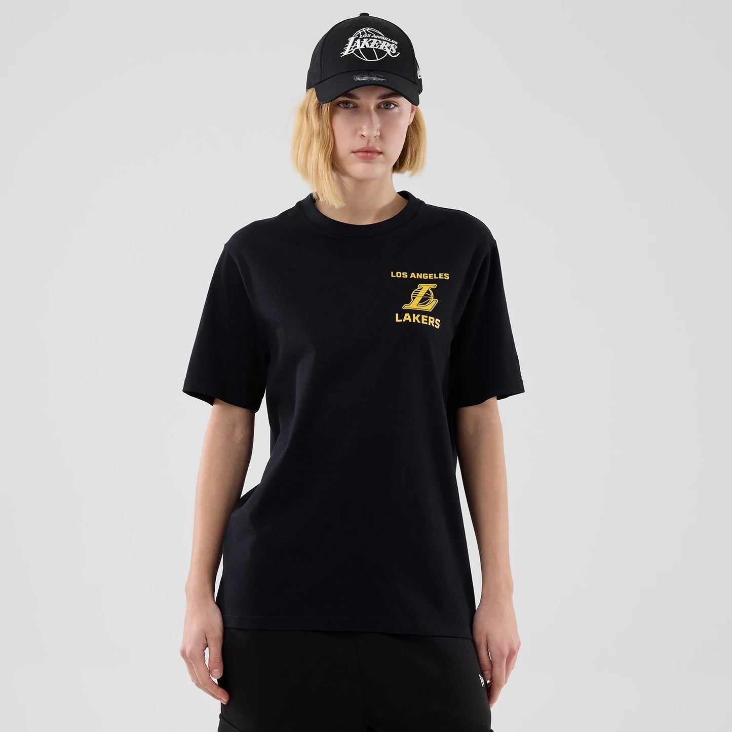 The model is wearing this NBA Court Graphic LA Lakers T-Shirt in black. 4