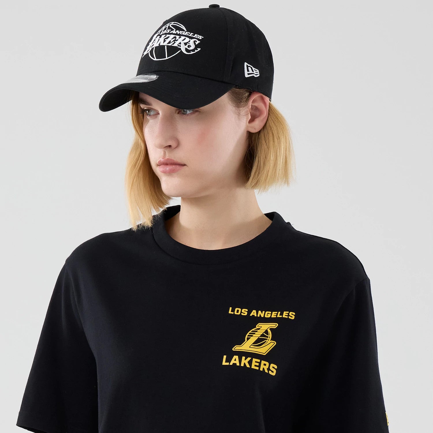 The model is wearing this NBA Court Graphic LA Lakers T-Shirt in black. 6
