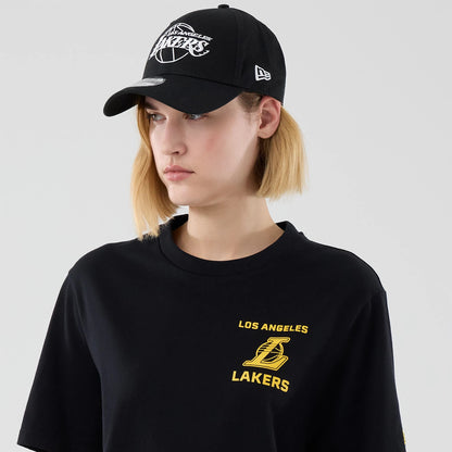 The model is wearing this NBA Court Graphic LA Lakers T-Shirt in black. 6