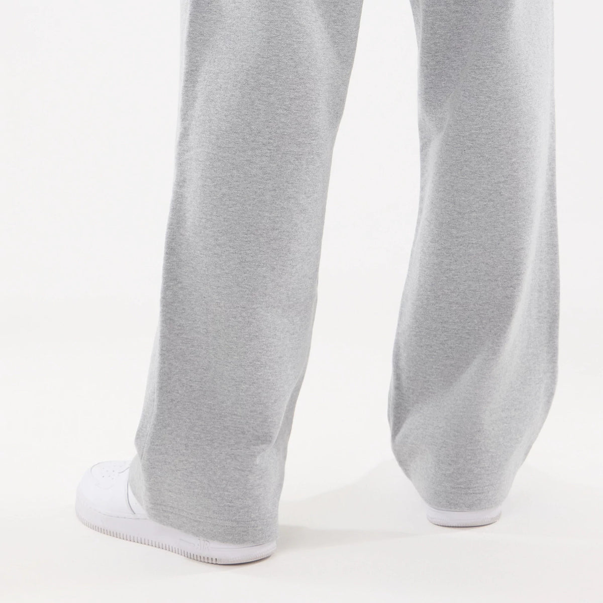 The model is wearing these MLB Straight Leg New York Yankees Straight Leg Joggers in grey. 6