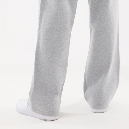 The model is wearing these MLB Straight Leg New York Yankees Straight Leg Joggers in grey. 6