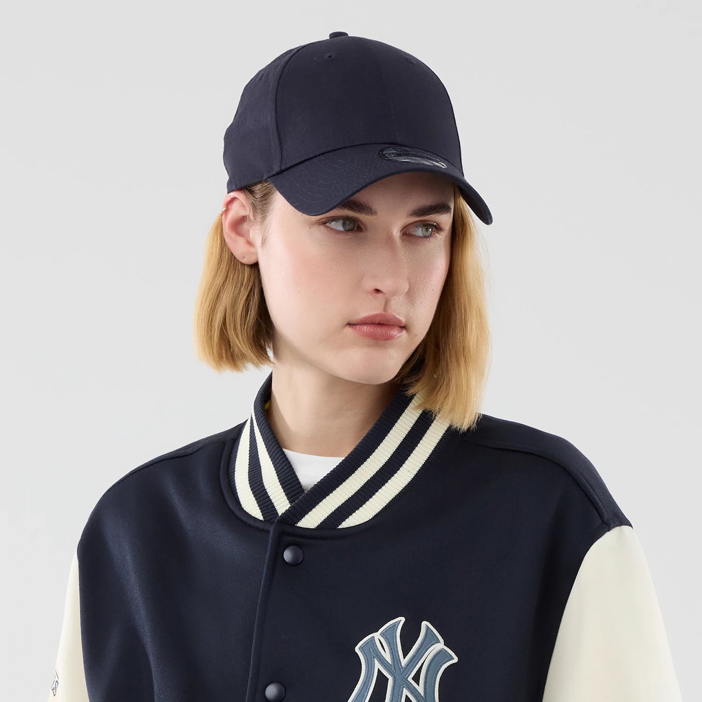 The model is wearing this MLB Jersey Bomber New York Yankees Jacket in navy. 6