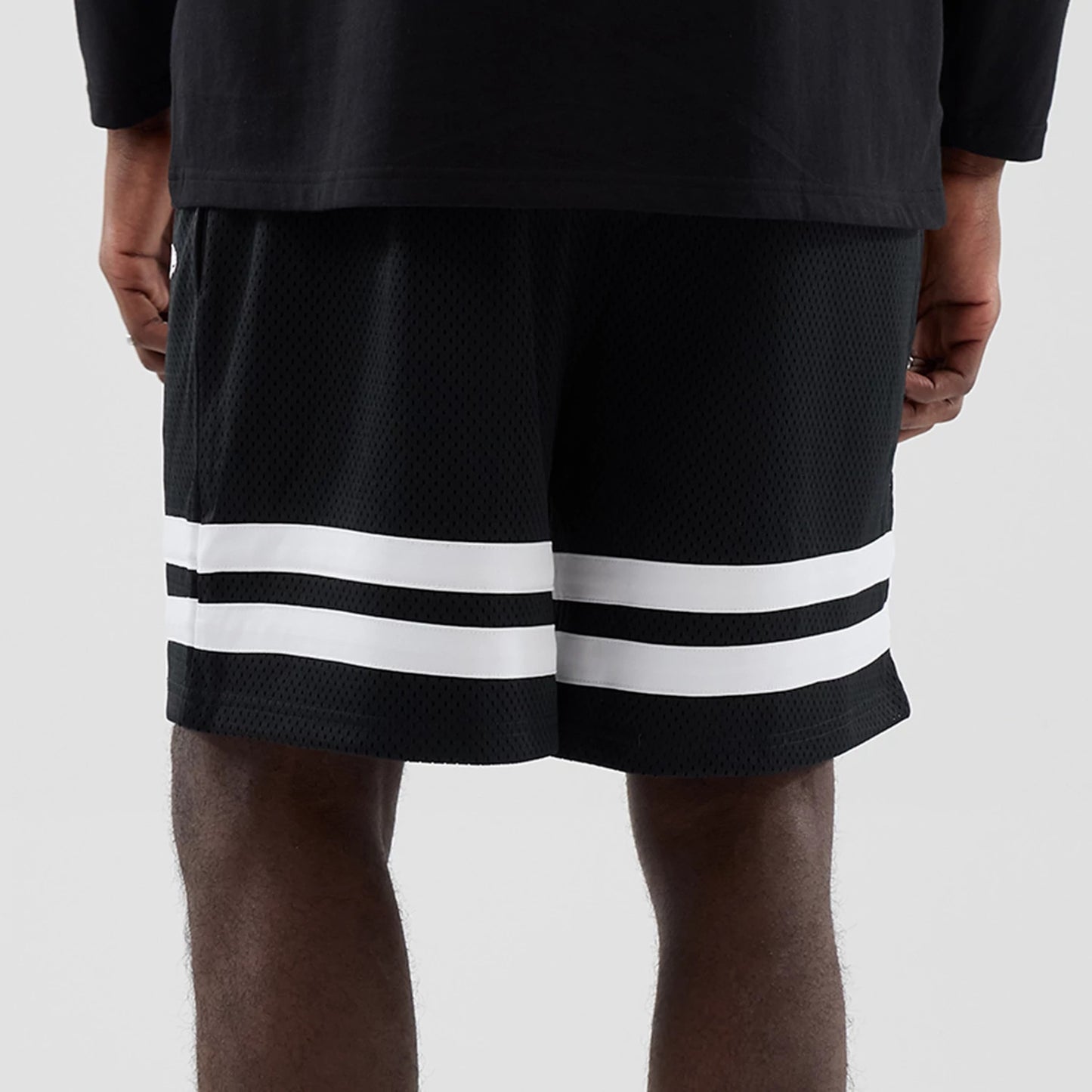 The model is wearing these MLB Mesh LA Dodgers Oversized Shorts in black. 7