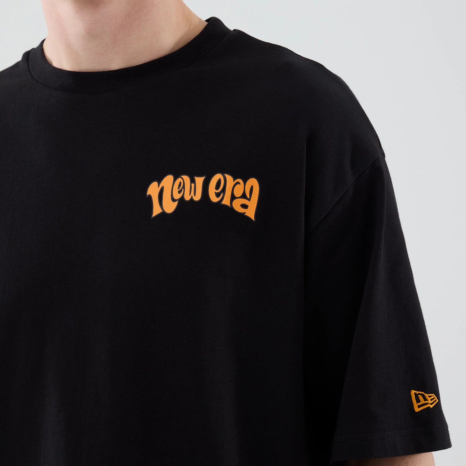 The model is wearing this New Era Hot Dog Graphic Oversized T-Shirt in black. 5