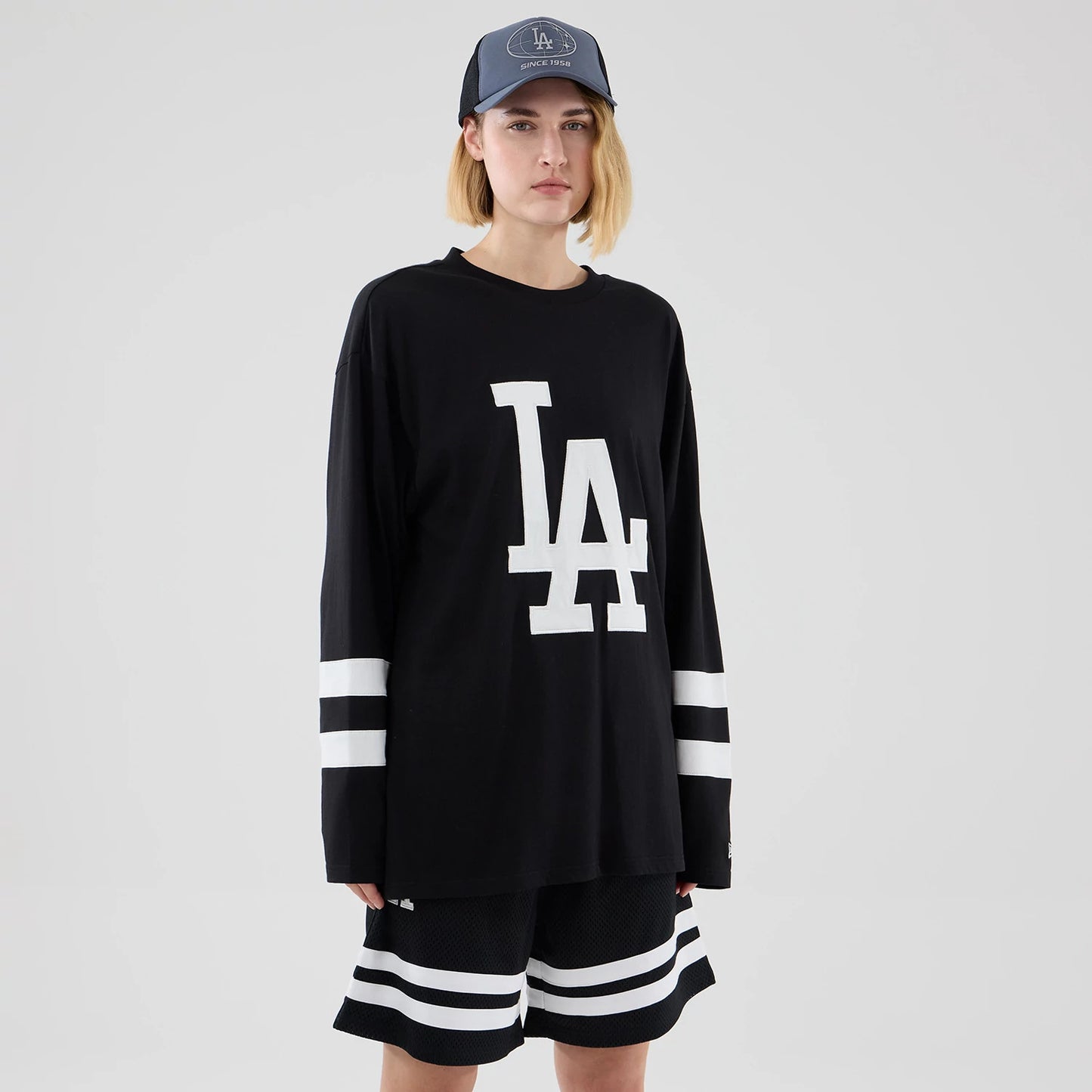 The model is wearing this MLB LA Dodgers Oversized Long Sleeve T-Shirt in black. 4