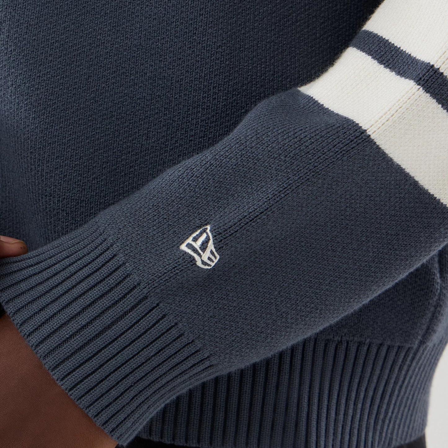 The model is wearing this MLB Knit LA Dodgers Cardigan in grey. 5