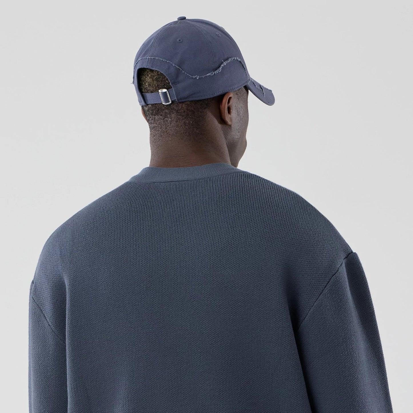 The model is wearing this MLB Knit LA Dodgers Cardigan in grey. 7