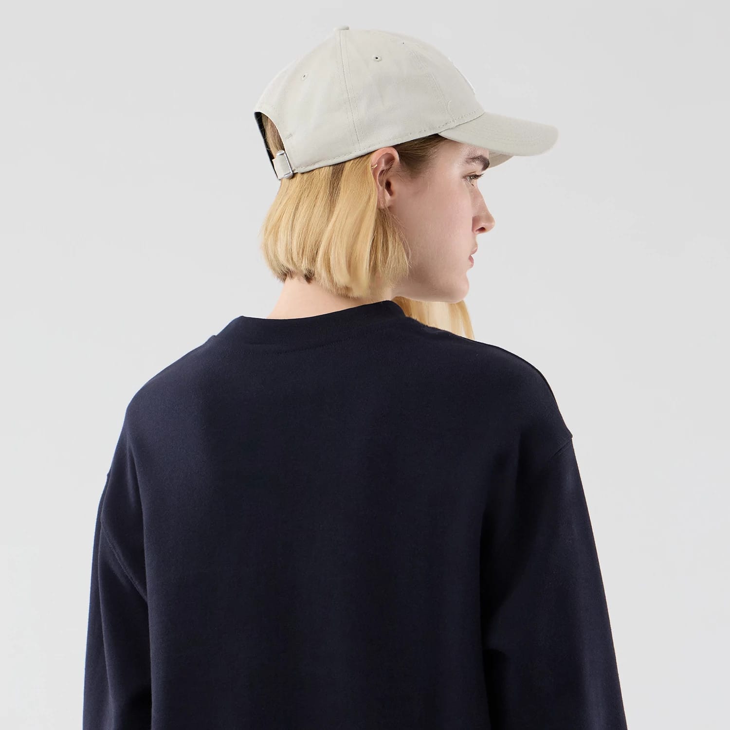 The model is wearing this MLB Arch Graphic New York Yankees Oversized Crew Neck Sweater in navy. 8