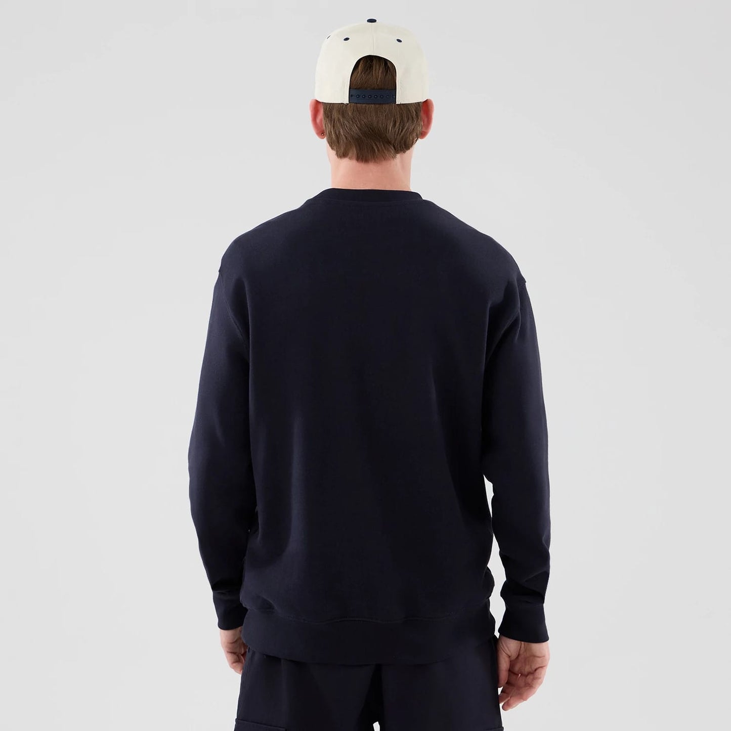 The model is wearing this MLB Arch Graphic New York Yankees Oversized Crew Neck Sweater in navy. 2