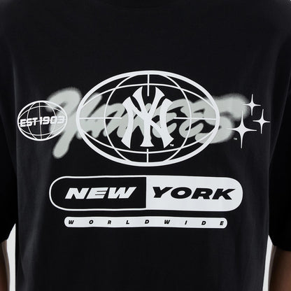 The model is wearing this MLB Logo Graphic New York Yankees Oversized T-Shirt in black. 6
