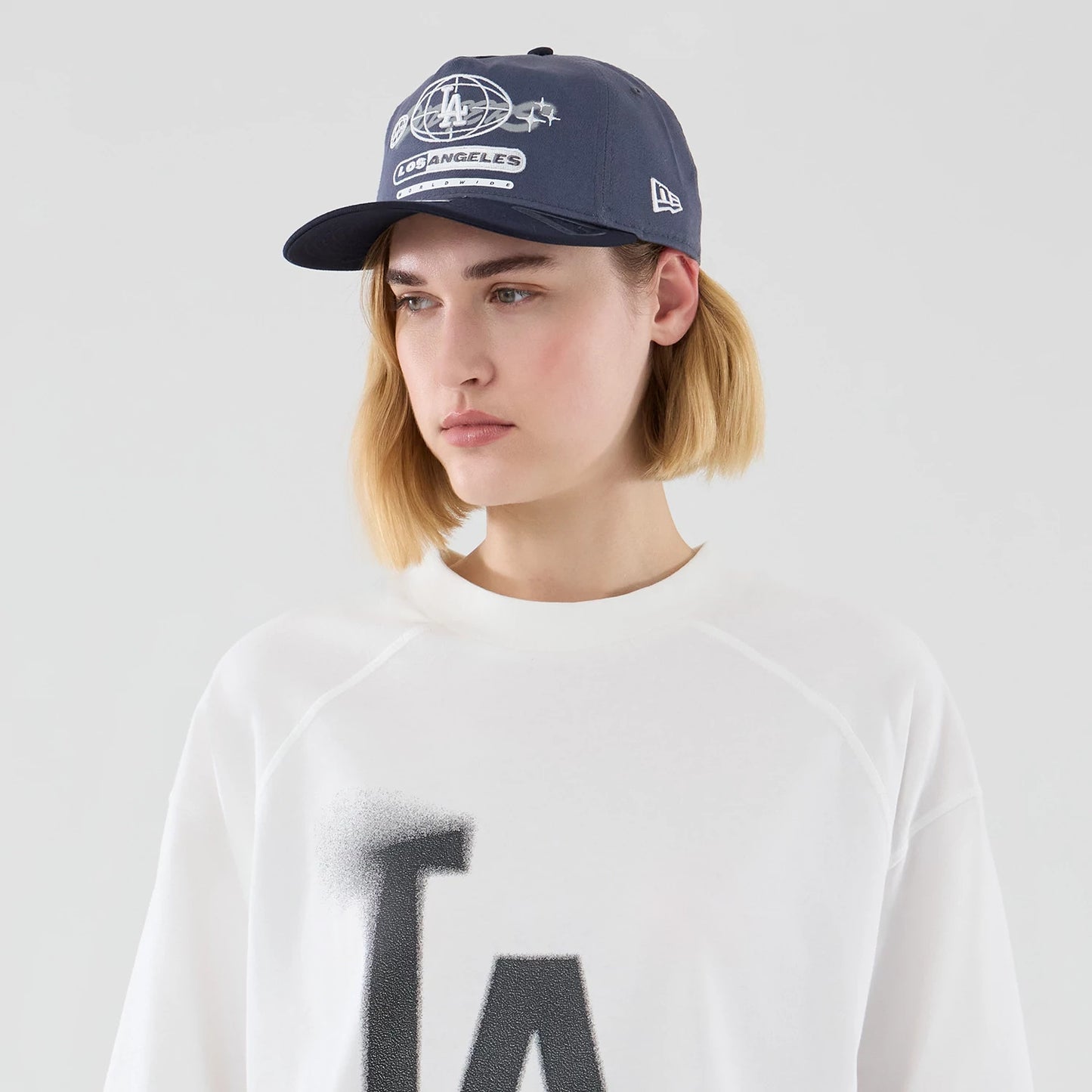 The model is wearing this MLB Graphic LA Dodgers Boxy T-Shirt in white. 5