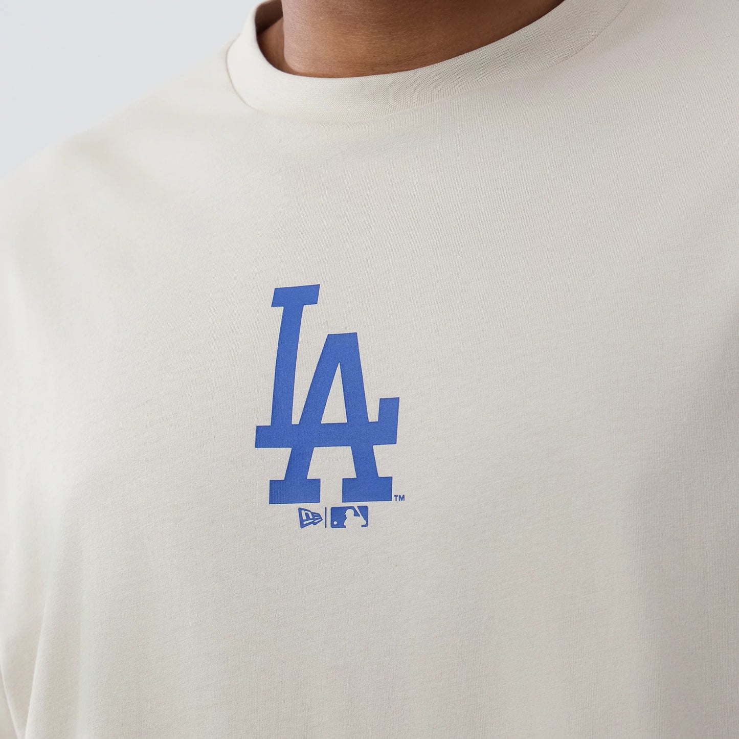 The model is wearing this MLB Food Graphic LA Dodgers Oversized T-Shirt in cream. 5