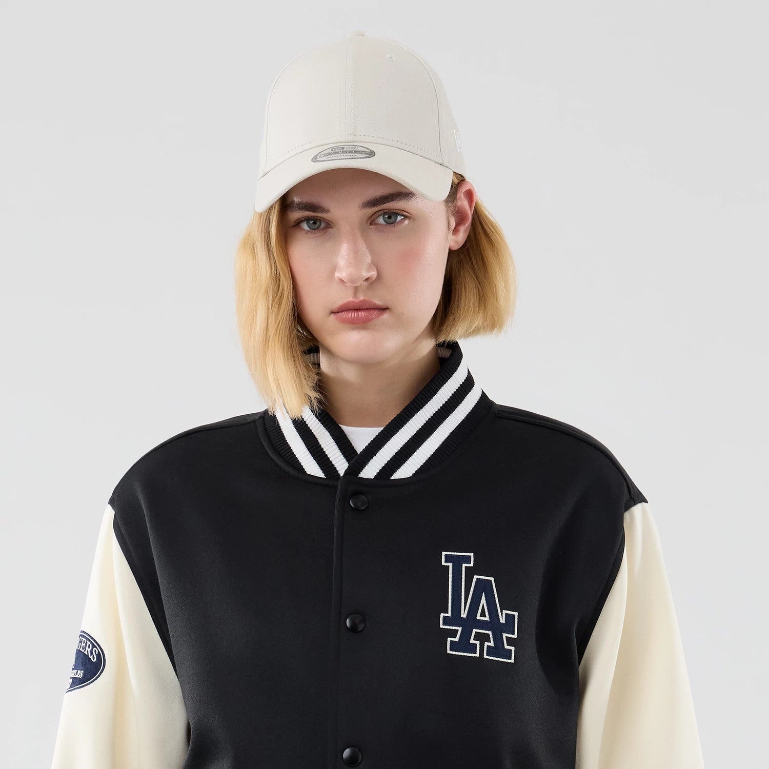 The model is wearing this MLB Jersey Bomber LA Dodgers Jacket in black. 6