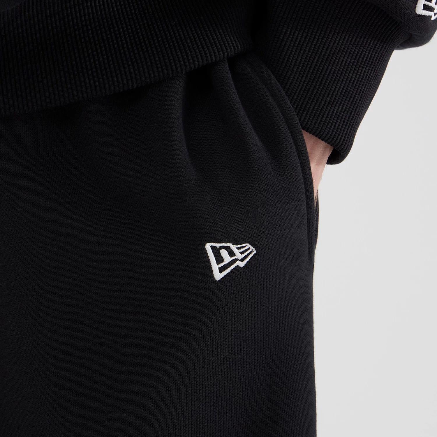 The model is wearing these MLB Logo Graphic New York Yankees Straight Leg Joggers in black. 5