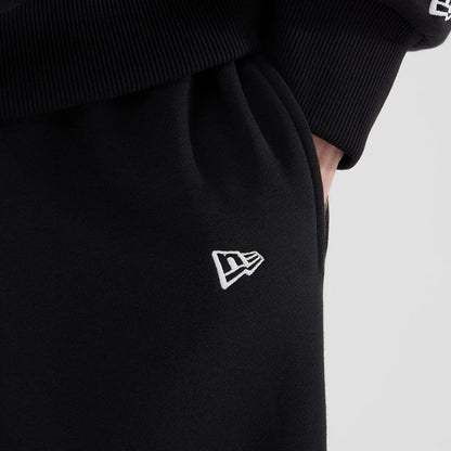 The model is wearing these MLB Logo Graphic New York Yankees Straight Leg Joggers in black. 5