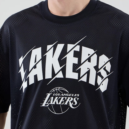 The model is wearing this NBA Core Plus Mesh LA Lakers Oversized T-Shirt in navy. 3