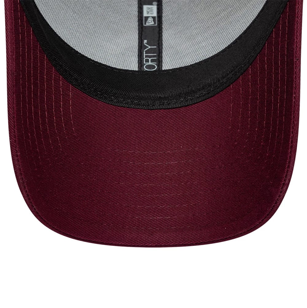 Pictured is this Manchester United FC 9FORTY cap in dark red. 5