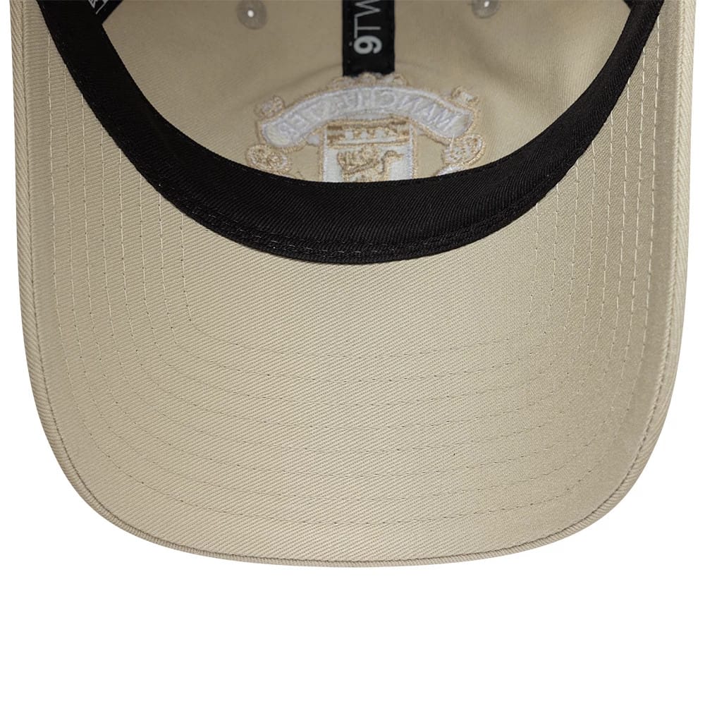 Pictured is this Manchester United FC 9TWENTY cap in cream. 5