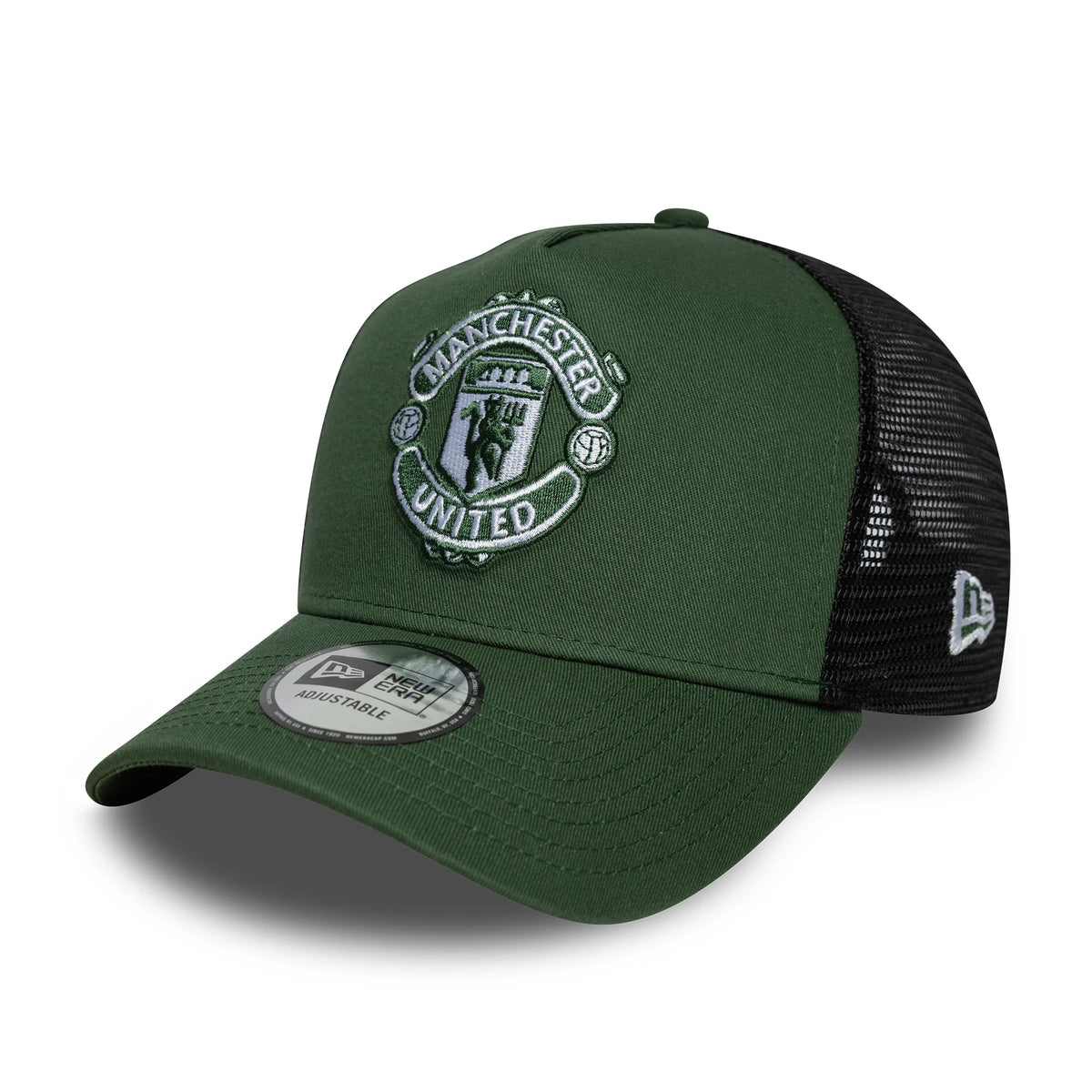 Manchester United FC Dark Green New Era 9FORTY A-Frame Trucker Adjustable Cap, three-quarter view showing the raised green embroidered Manchester United crest on the front panel, black mesh rear panels, curved visor with a 9FORTY size sticker.