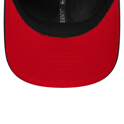 Pictured is this AC Milan Featherweight Poly 9SEVENTY Stretch Snap cap in black. 2