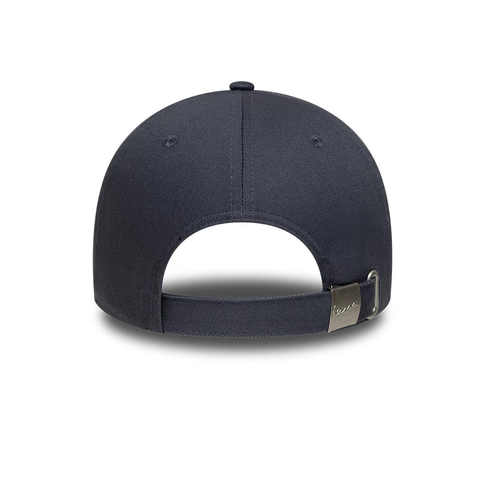 Pictured is this Vespa Logo 9FORTY cap in grey. 4