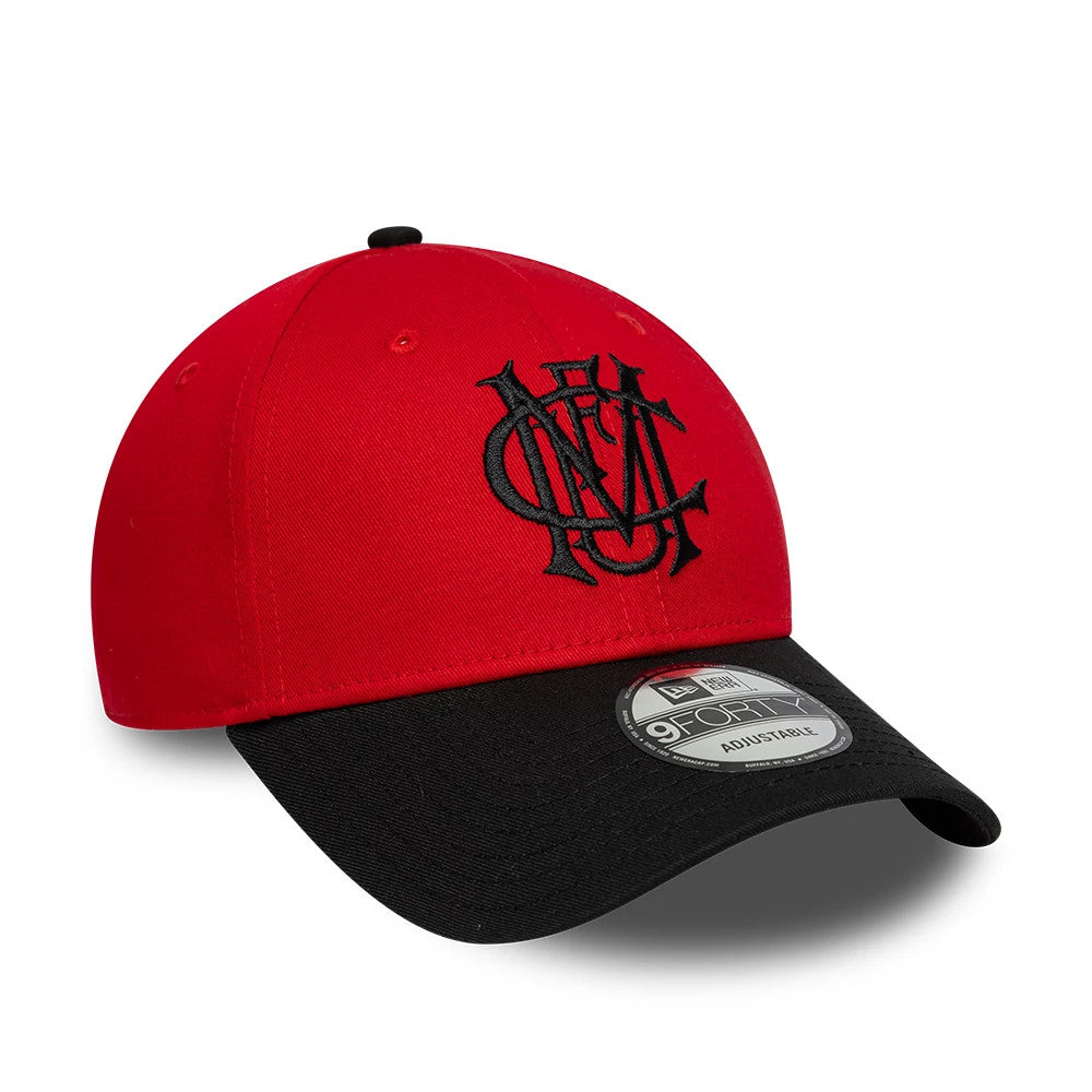 Pictured is this Manchester United FC Contrast 9FORTY cap in red & black. 3