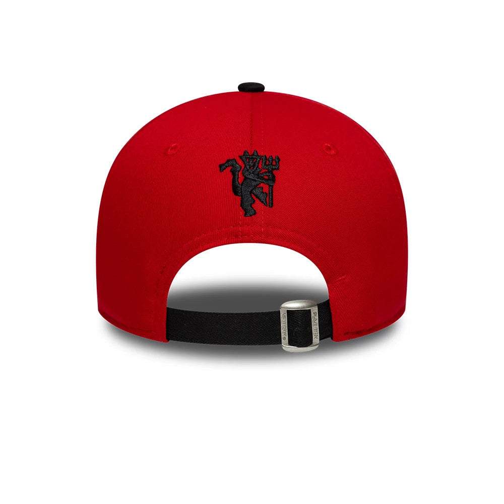 Pictured is this Manchester United FC Contrast 9FORTY cap in red & black. 4