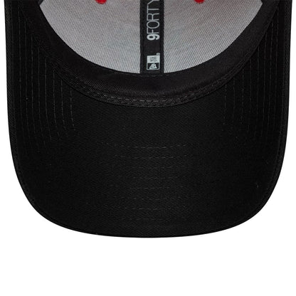 Pictured is this Manchester United FC Contrast 9FORTY cap in red & black. 5