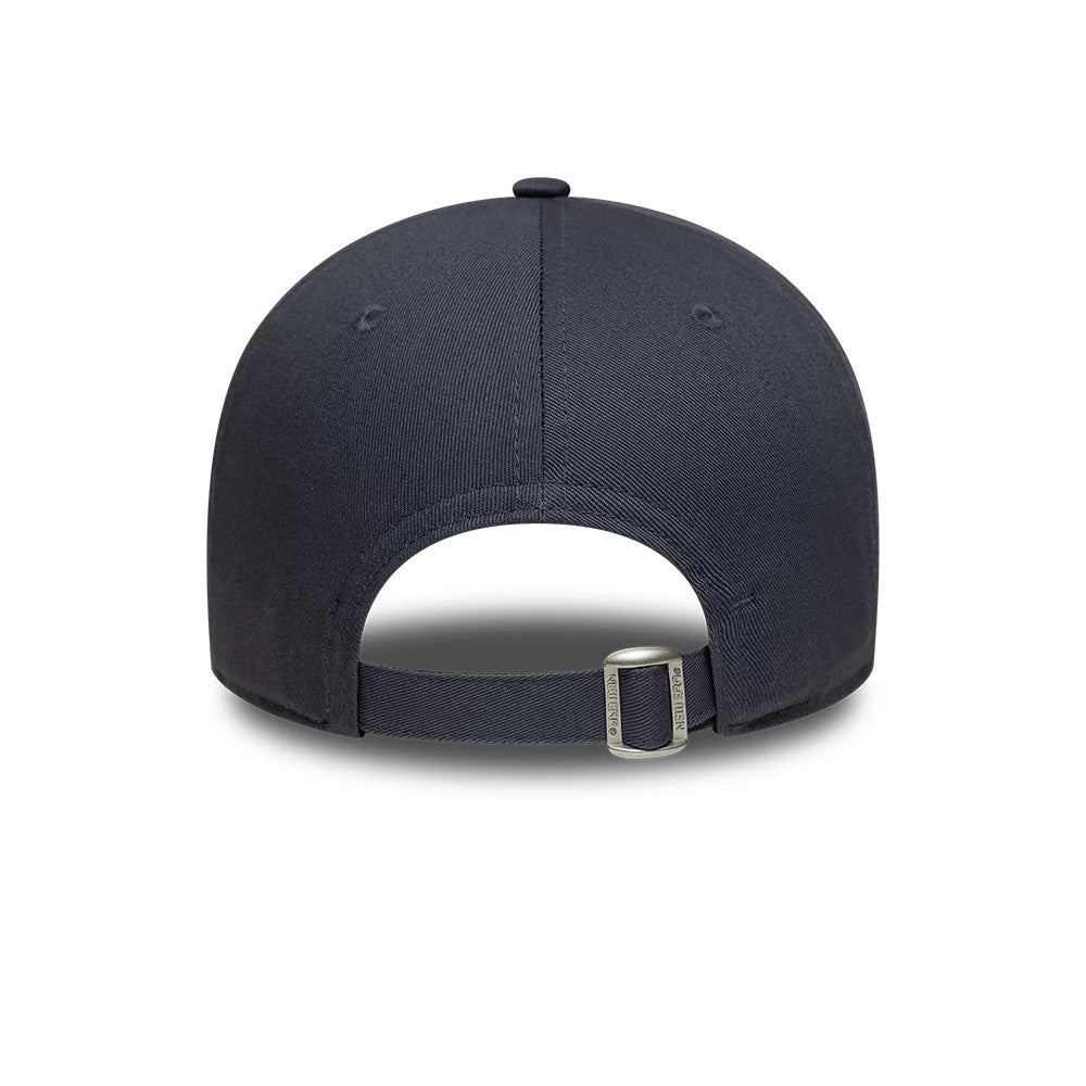 Pictured is this Chelsea FC 9FORTY cap in grey. 4