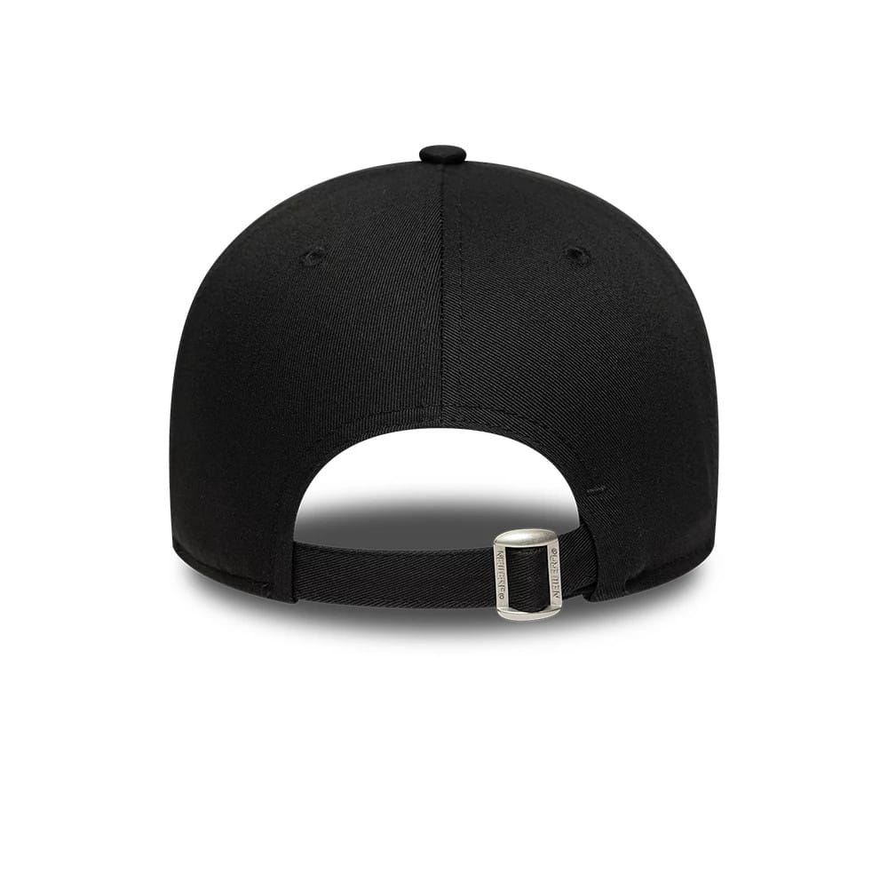 Pictured is this Liverpool FC Metal Pin 9FORTY cap in black. 4