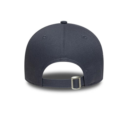 Pictured is this FC Porto 9FORTY cap in grey. 4