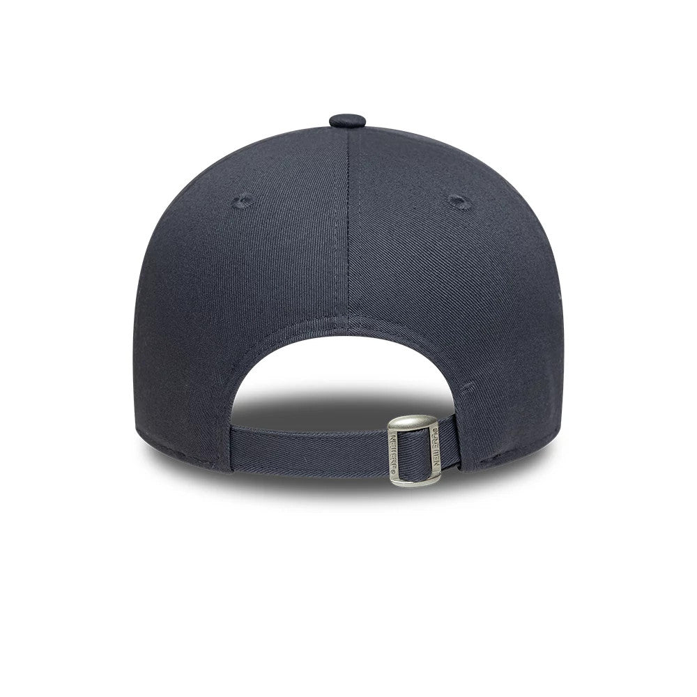 Pictured is this FC Porto 9FORTY cap in grey. 4