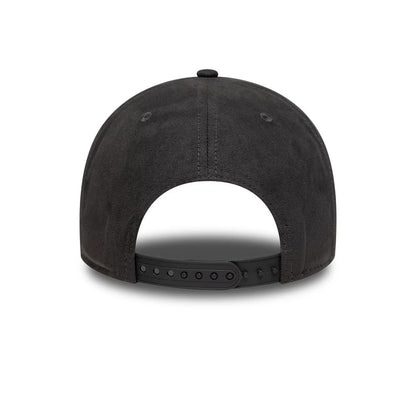 Pictured is this FC Porto Faux Suede 9FORTY M-Crown cap in dark grey. 4