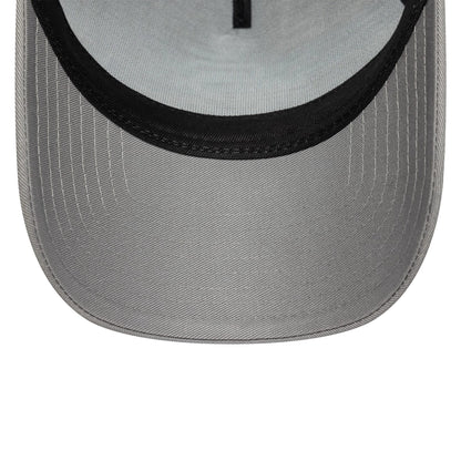Pictured is this FC Porto 9FORTY A-Frame Trucker cap in grey. 5