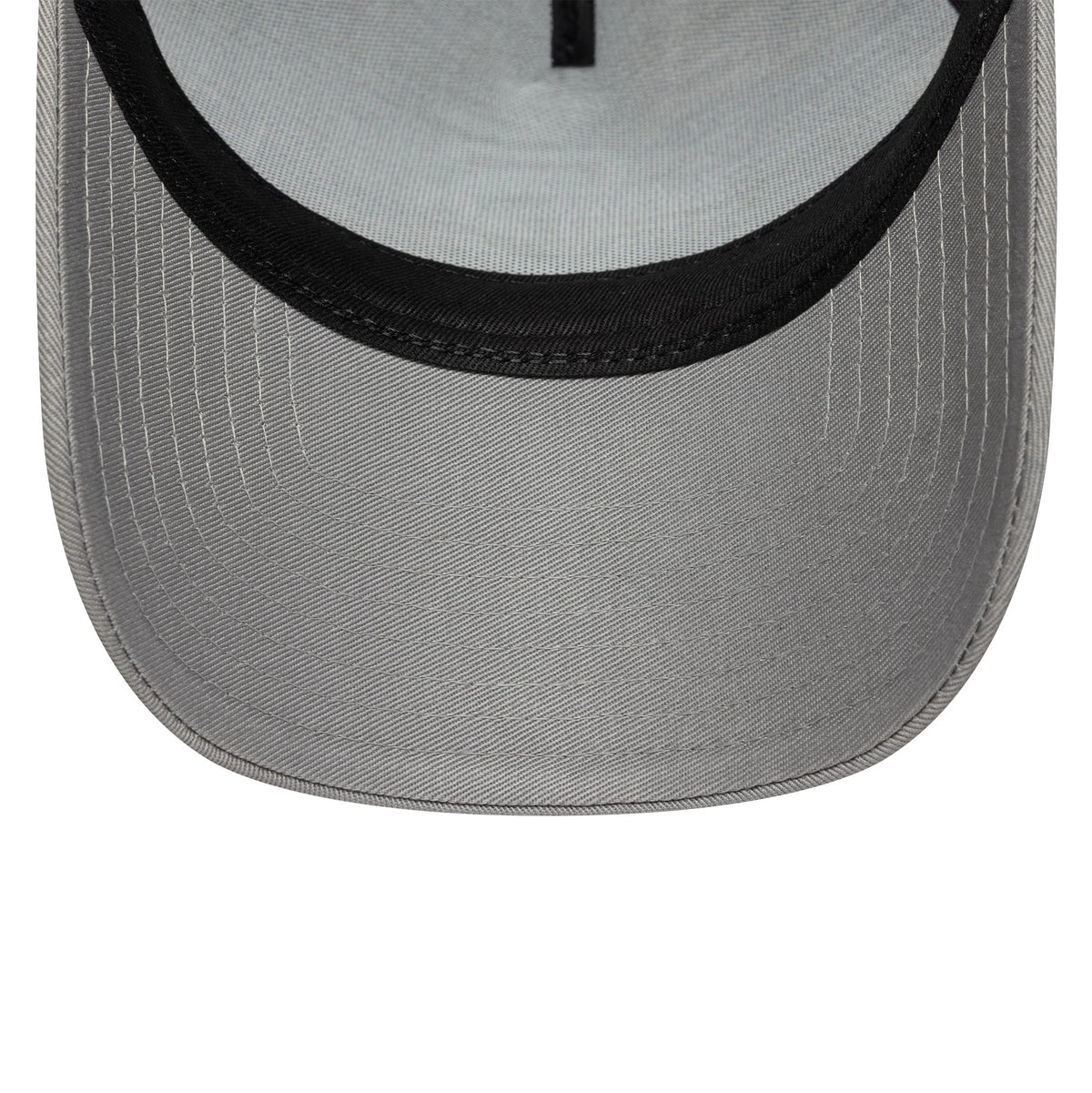 Pictured is this FC Porto 9FORTY A-Frame Trucker cap in grey. 5