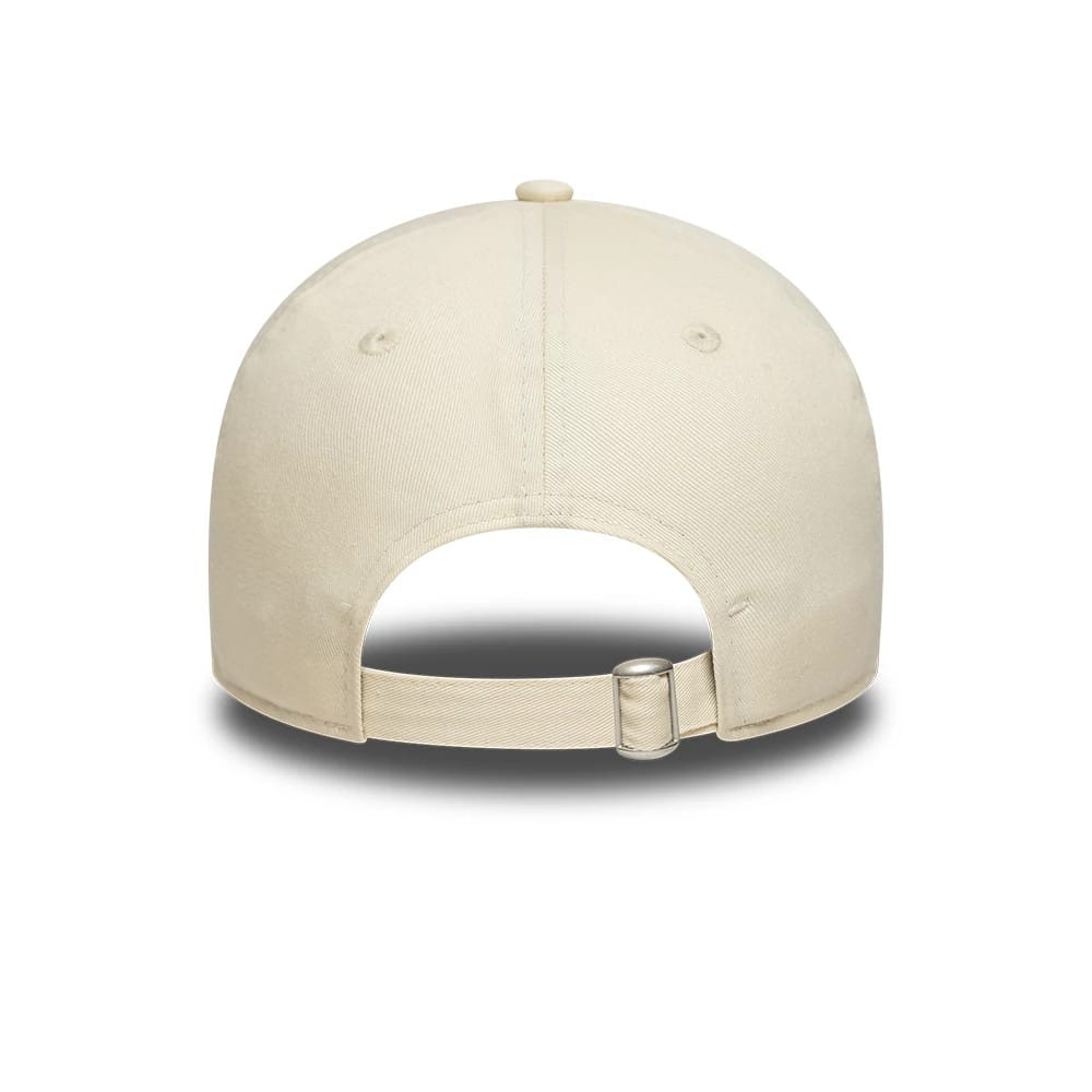 Pictured is this Visa Cash App Racing Bulls Contrast Visor 9TWENTY cap in cream. 5