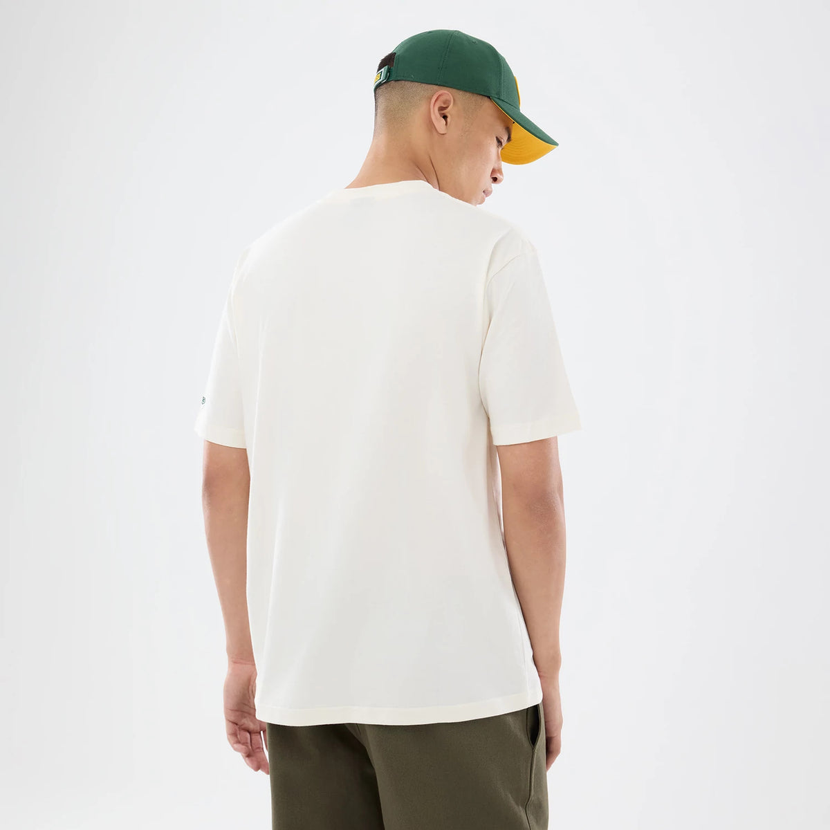 The model is wearing this NFL Sport Classic Green Bay Packers T-Shirt in Cream. 2