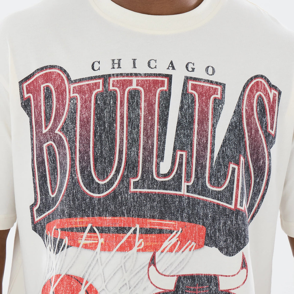 The model is wearing this NBA Sport Classic Chicago Bulls T-Shirt in cream. 4