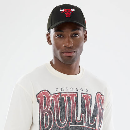 The model is wearing this NBA Sport Classic Chicago Bulls T-Shirt in cream. 6