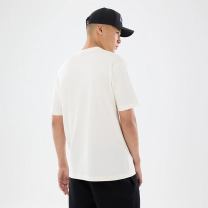 New Era LA Lakers NBA Sport Classic Cream T-Shirt, back view on a model showing the plain cream back panel with short sleeves, paired with black trousers and a black cap featuring a side embroidered logo.