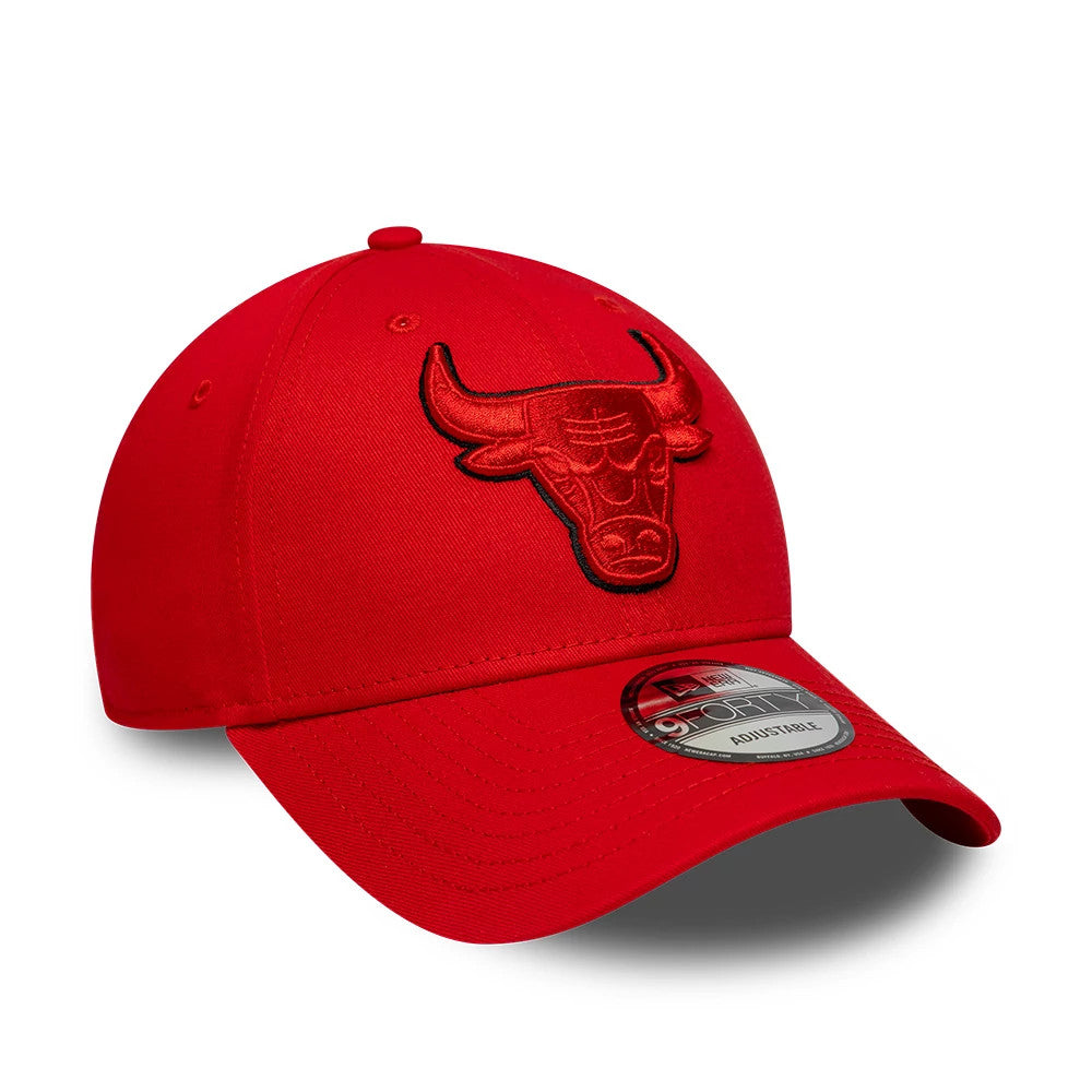 Pictured is this NBA Outline Chicago Bulls 9FORTY cap in red. 3