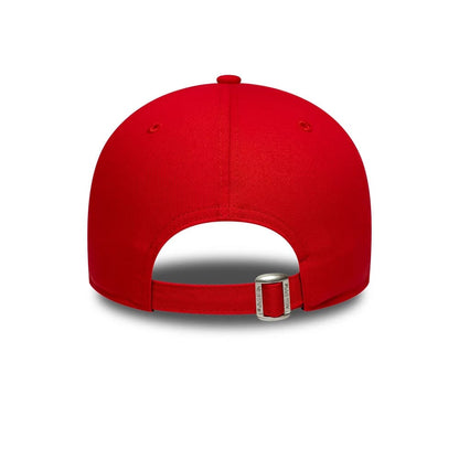 Pictured is this NBA Outline Chicago Bulls 9FORTY cap in red. 4