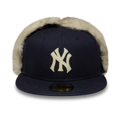 Pictured is this MLB Cotton Canvas New York Yankees Dogear 59FIFTY Fitted cap in navy. 4