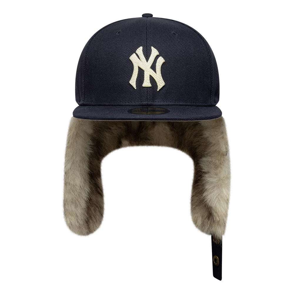 Pictured is this MLB Cotton Canvas New York Yankees Dogear 59FIFTY Fitted cap in navy. 5
