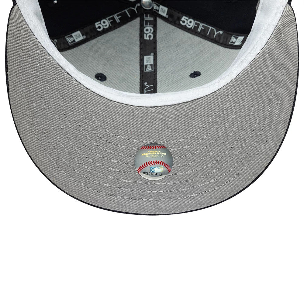 Pictured is this MLB Icon New York Yankees 59FIFTY Fitted cap in navy. 2