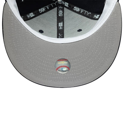 Pictured is this MLB Icon New York Yankees 59FIFTY Fitted cap in navy. 2